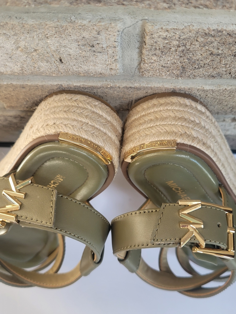 *NWOT* MICHAEL Kors Women's Lynn Buckle Espadrille Leather Sandals 5M - Picture 7 of 10